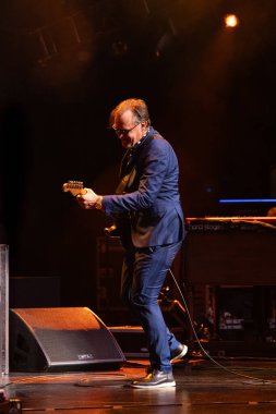 Joe Bonamassa 7 Kasım 2025 'te Detroit, Michigan' daki Fox Theater 'da canlı performans sergiliyor.