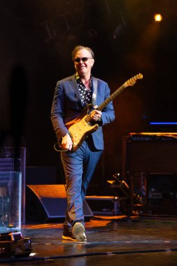 Joe Bonamassa 7 Kasım 2025 'te Detroit, Michigan' daki Fox Theater 'da canlı performans sergiliyor.