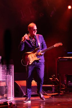 Joe Bonamassa 7 Kasım 2025 'te Detroit, Michigan' daki Fox Theater 'da canlı performans sergiliyor.