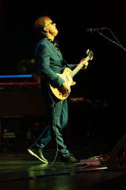 Joe Bonamassa 7 Kasım 2025 'te Detroit, Michigan' daki Fox Theater 'da canlı performans sergiliyor.
