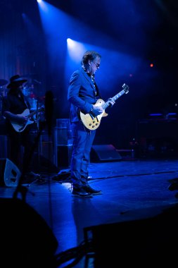 Joe Bonamassa 7 Kasım 2025 'te Detroit, Michigan' daki Fox Theater 'da canlı performans sergiliyor.