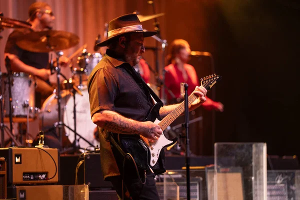 Joe Bonamassa 7 Kasım 2025 'te Detroit, Michigan' daki Fox Theater 'da canlı performans sergiliyor.