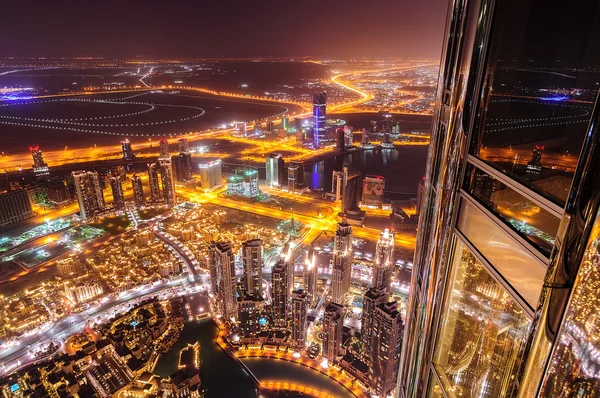 Dubai baixa vista aérea à noite, Dubai, Emirados Árabes Unidos — Fotografia de Stock