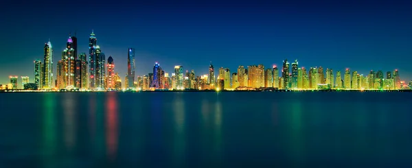 Amazing sunset panorama reflection of Dubai Marina, Dubai, United Arab Emirates — Stock Photo, Image