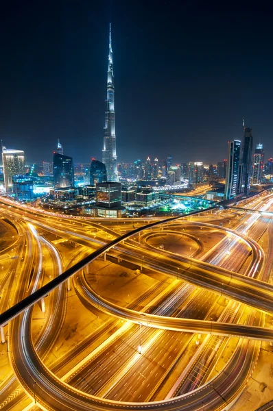 Increíble noche dubai skyline centro con rascacielos más altos y hermoso cielo, Dubai, Emiratos Árabes Unidos —  Fotos de Stock