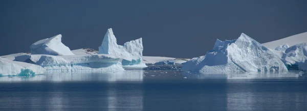 Ijs drijft in antarctica — Stockfoto