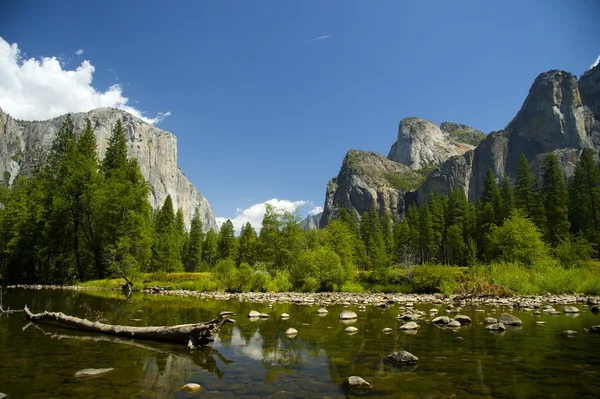 View of Yosemite Valley and Mountains — Stock Photo, Image