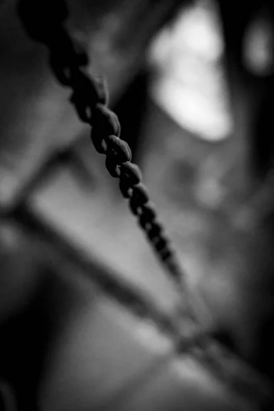 Close Heavy Chain Hanging Diagonally Image — Stock Photo, Image