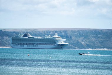 Coronavirus, peyzaj oryantasyonu nedeniyle Weymouth Körfezi 'nde mahsur kalmış bir gemi.