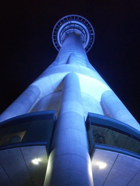 Sky Tower éjjel — Stock Fotó