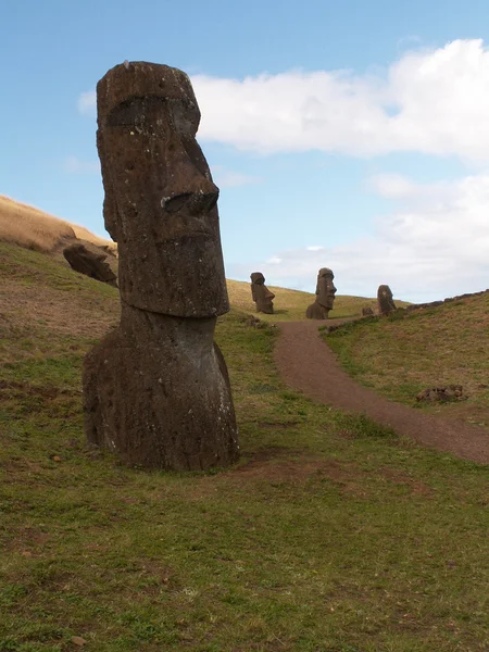 Camino a través de los Moai — Foto de Stock