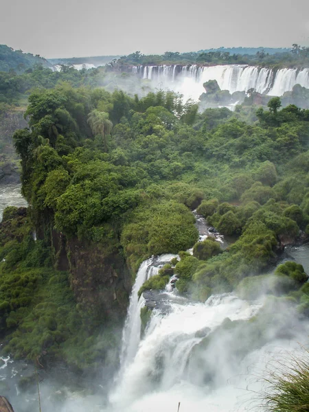 Iguazú-vízesés hosszú megtekintése — Stock Fotó