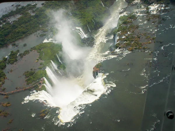 Vista aérea das Cataratas do Iguaçu anguladas Imagens De Bancos De Imagens