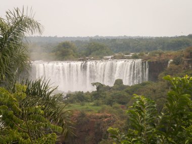 Iguazu geniş şelaleler