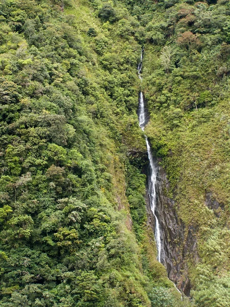 Thin Waterfall Near Banos — Stock Photo, Image