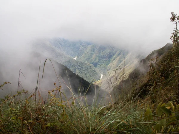 Valle del fiume Inca nebbiosa — Foto Stock