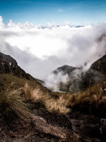 Felhő töltött Valley Inca nyom — Stock Fotó