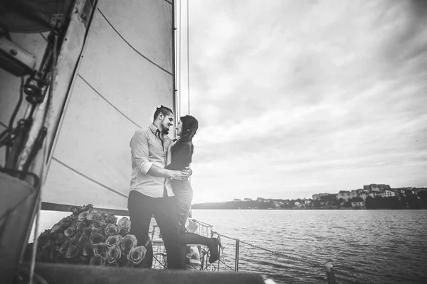 Pretty couple on yacht — Stock Photo, Image