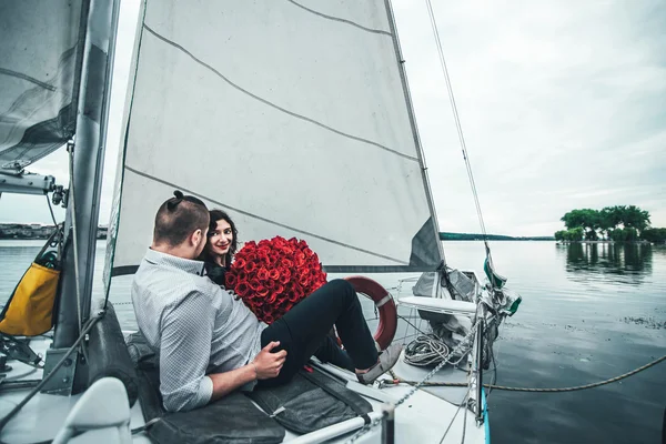 Mooie paar op jacht — Stockfoto