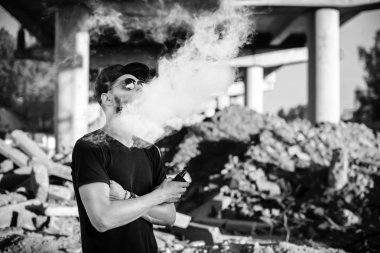Vaper güneş gözlüğü sakallı