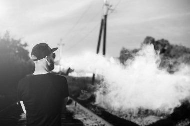 Vaper güneş gözlüğü sakallı