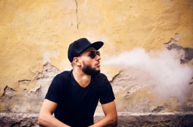 Vaper güneş gözlüğü sakallı