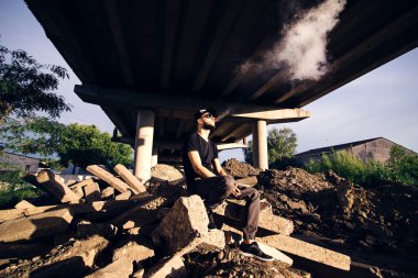 Vaper güneş gözlüğü sakallı