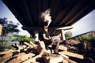 Vaper güneş gözlüğü sakallı