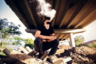 Vaper güneş gözlüğü sakallı