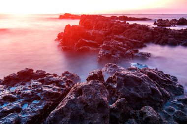 Akşam gün batımı Denizde