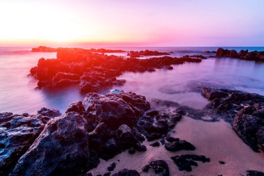 Akşam gün batımı Denizde