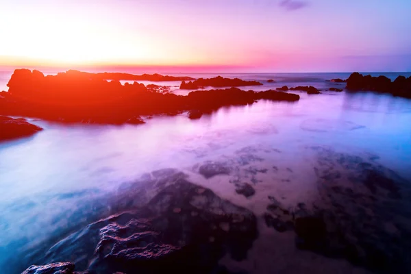 Avond zonsondergang op de zee — Stockfoto