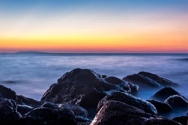 Avond zonsondergang op de zee — Stockfoto