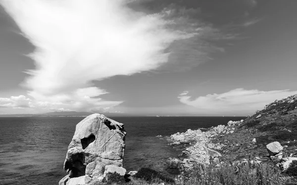 Landskap med havet och stenar — Stockfoto
