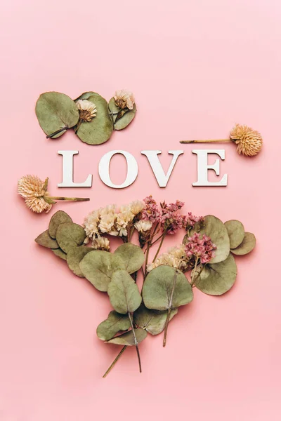 Creative Flat Lay Word Love Soft Color Background Natural Plants — Stock Photo, Image