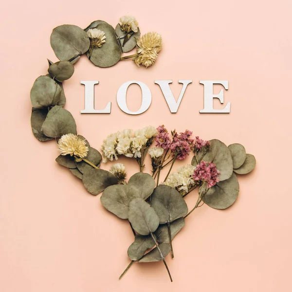 Creative Flat Lay Word Love Soft Color Background Natural Plants — Stock Photo, Image