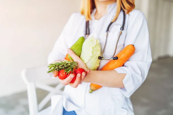 Female Doctor Nutritionist Holbing Healthy Food Hands — Stock Photo, Image