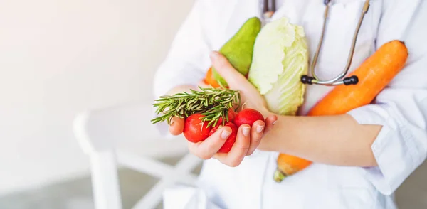 Female Doctor Nutritionist Holbing Healthy Food Hands — Stock Photo, Image