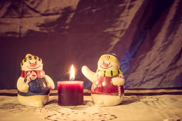 Feliz Natal, dois bonecos de neve figura no fundo quente com chri — Fotografia de Stock