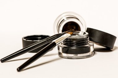  İzole makyaj malzemeleri