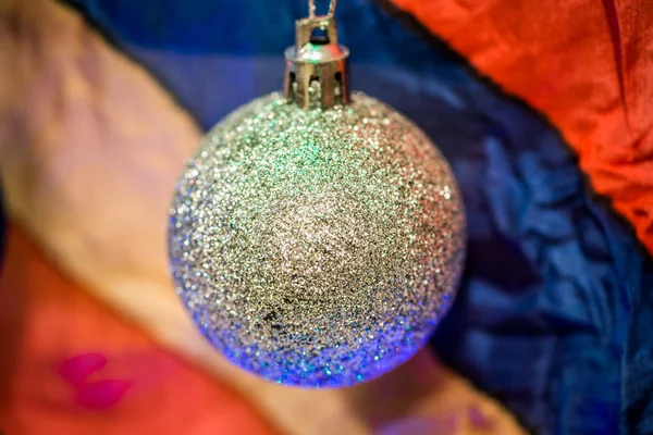 Decoração de Natal em fundo multicolorido — Fotografia de Stock