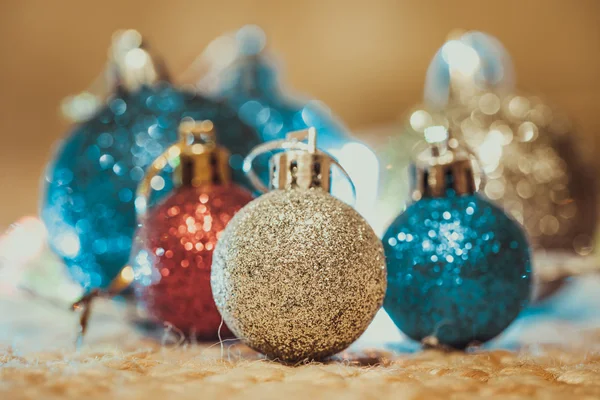 Kerstdecoratie op warme achtergrond — Stockfoto