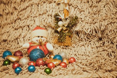 Kardan adam ile sıcak arka plan christmas dekorasyon