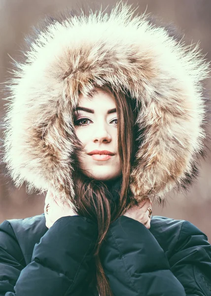 Young pretty girl outdoor in the forest — Stock Photo, Image