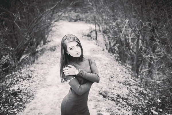 Young pretty girl outdoor in the forest — Stock Photo, Image