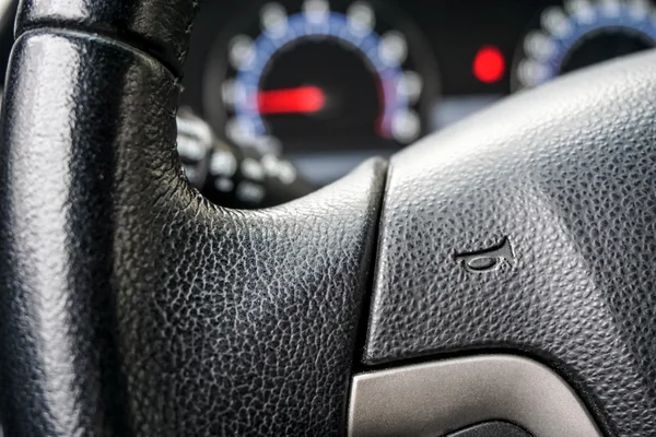 Driving wheel whith horn sign — Stock Photo, Image