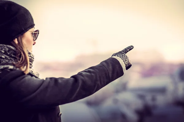 Girl on the top of high building — Stock Photo, Image