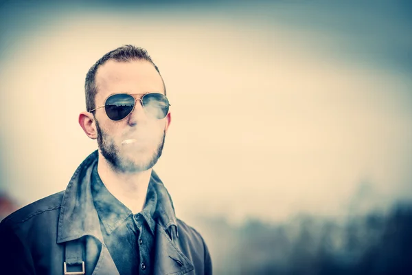 Man on the roof of the high building — Stock Photo, Image