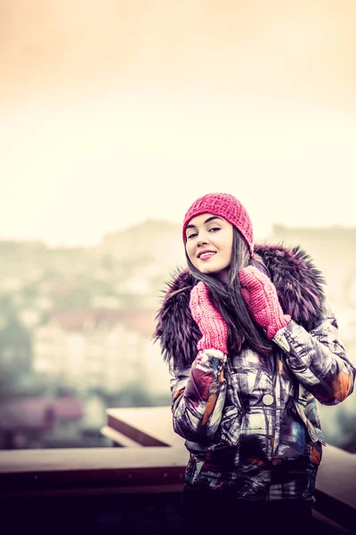 Girl on the top of high building — Stock Photo, Image