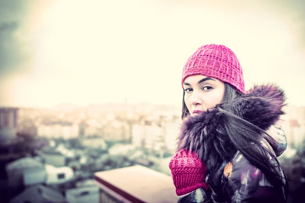 Girl on the top of high building — Stock Photo, Image